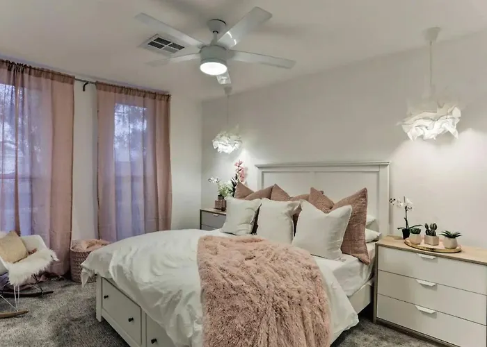 Quiet Luxury Estate W/ Heated Pool: Villa