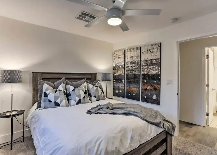 Quiet Luxury Estate W/ Heated Pool: Villa *