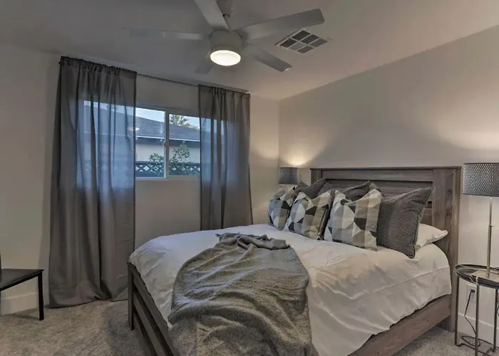 Quiet Luxury Estate W/ Heated Pool: Scottsdale