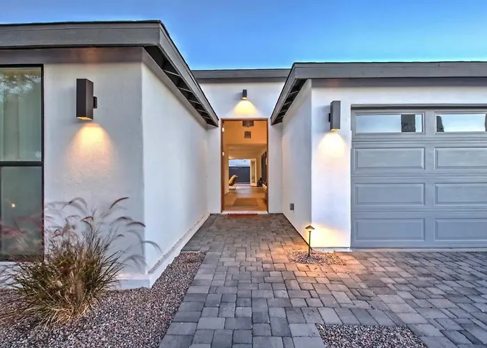 Quiet Luxury Estate W/ Heated Pool: Scottsdale