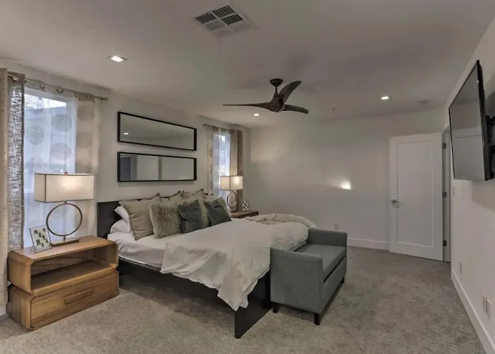 Quiet Luxury Estate W/ Heated Pool: Villa